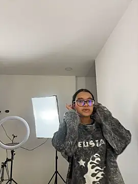 bunny-firee (F teen) - Nipple pinches🤤🍒