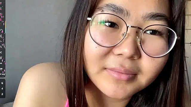 HikkoSinu live cam on StripChat