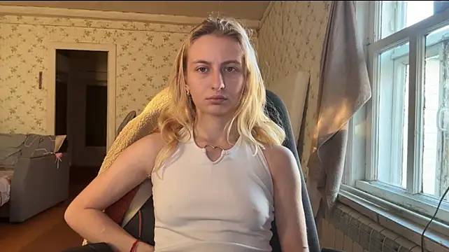 Lisaloveflower live cam on StripChat