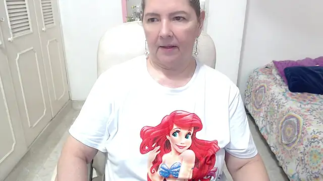 leonela_69 live cam on StripChat