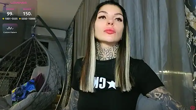 tattooedBabyy live cam on StripChat