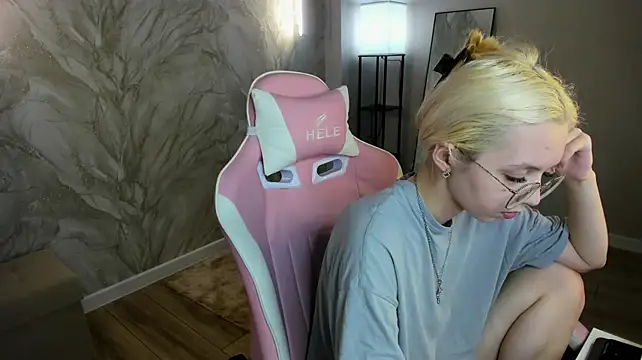 mollyy_snow live cam on StripChat