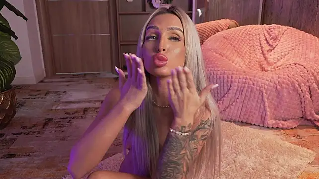 ArianaXO_ live cam on StripChat
