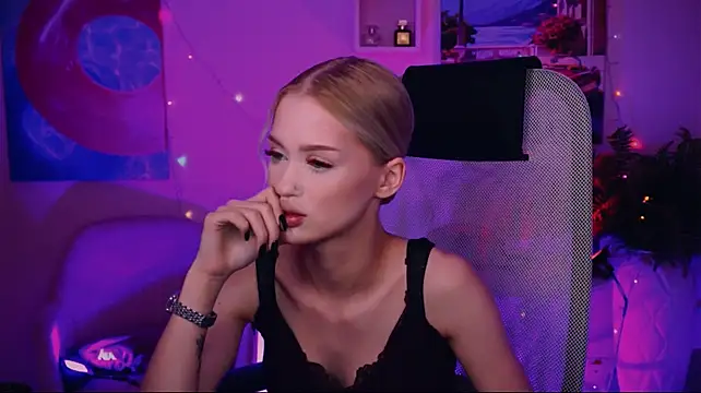 AngelaHolmes webcam
