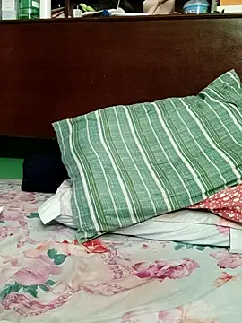 QueenSoreal webcam