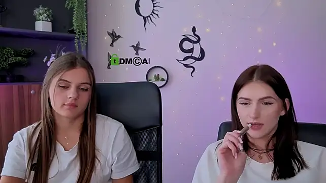 lisa_dark_ webcam