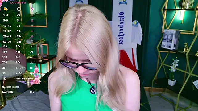 ChloeWells webcam