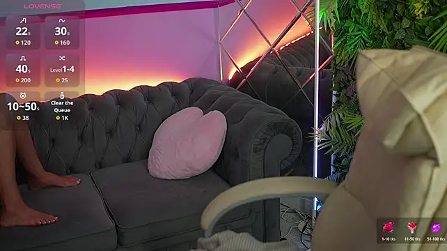 JasminBee live cam on StripChat