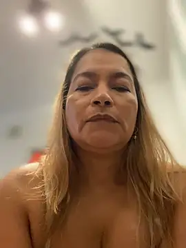 Jlo_69 live cam on StripChat