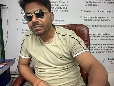 Raaz_5690 webcam