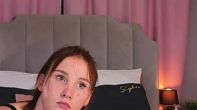 CrystalLili webcam
