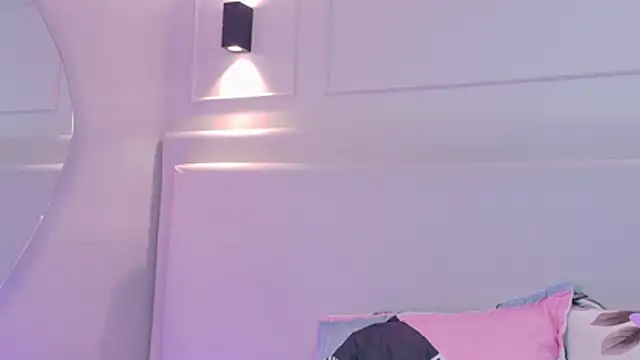 NaomiKlarc