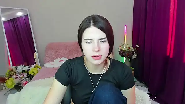 Kira_Vine webcam