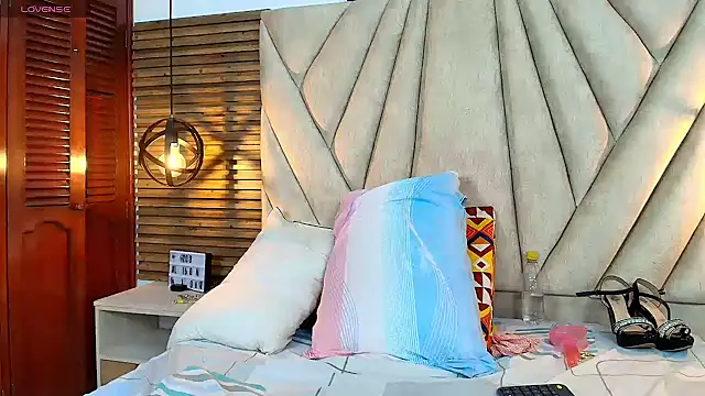 isabella_luxet live cam preview