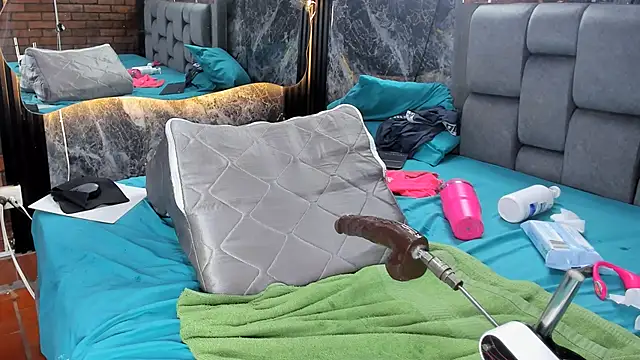 Couple_Gold69