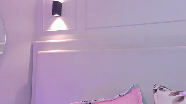 NaomiKlarc