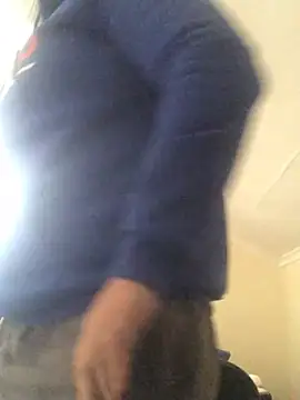 Tristann23 live cam on StripChat