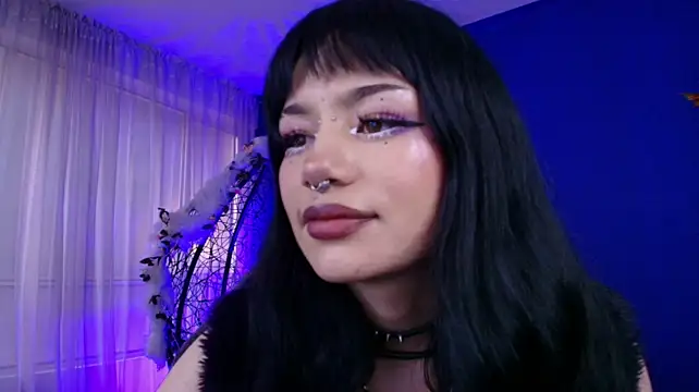 mavis_black webcam
