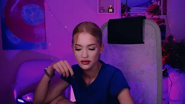 AngelaHolmes webcam