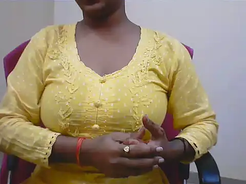 LovingPihu live cam on StripChat