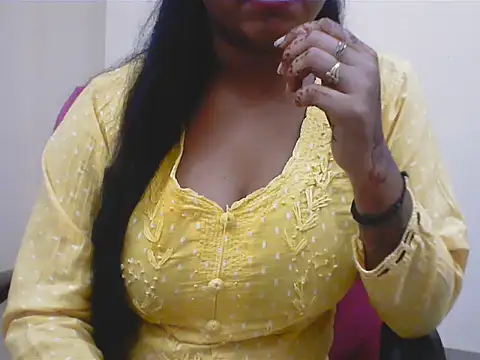 LovingPihu live cam on StripChat