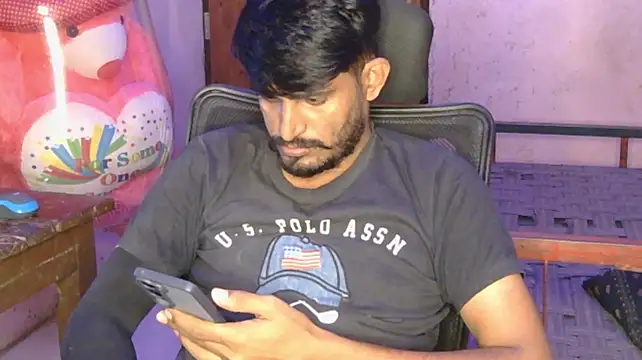yuvi_hot's live room