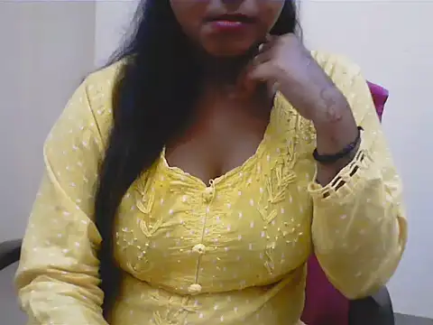 LovingPihu webcam