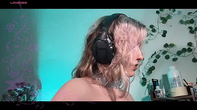 Hairy_Coraline webcam