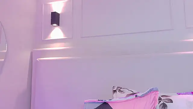 NaomiKlarc webcam
