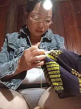 Mama-lala live cam on StripChat