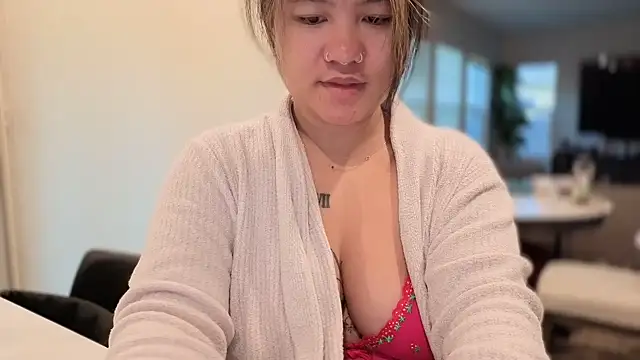 momgoeswild webcam