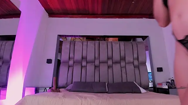 NikkySmiith webcam