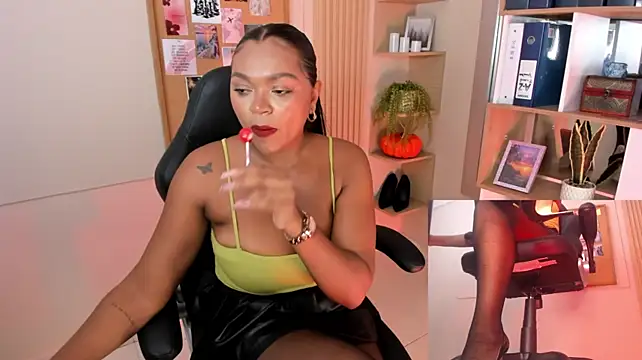 emma_rules99 live cam on StripChat
