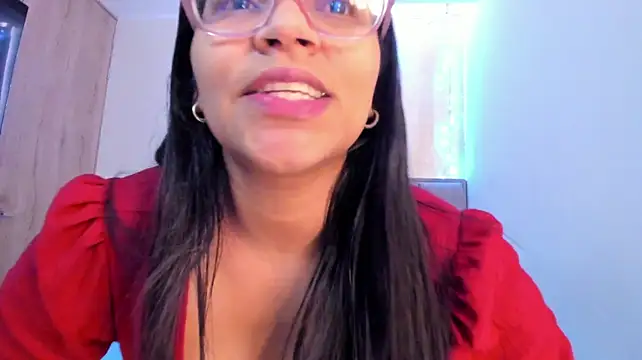 Vickyy30_ live cam on StripChat