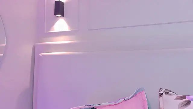 NaomiKlarc