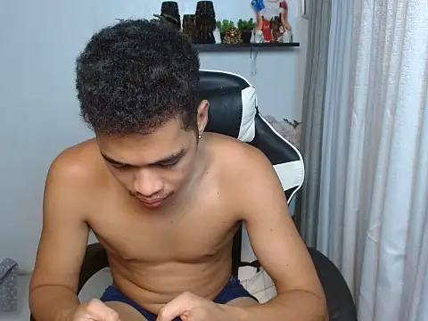 curlyasian_njxx