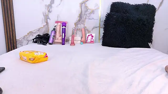 KarlaSmith__ webcam