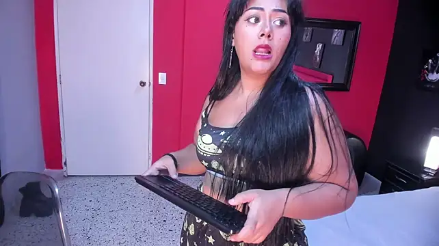 Queen_Curvy01 webcam