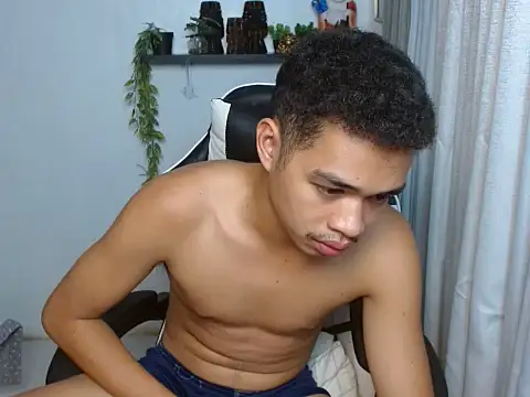 curlyasian_njxx live cam on StripChat
