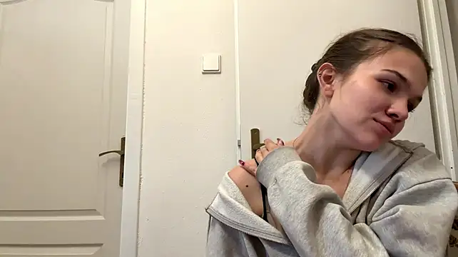 woolmoony live cam on StripChat