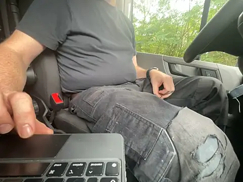 Lovetobenaked4u