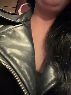 Tisha_Busty live cam preview
