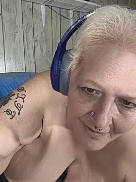 DavisDesires live cam preview