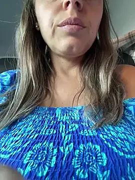 ladywithbigass live cam on StripChat