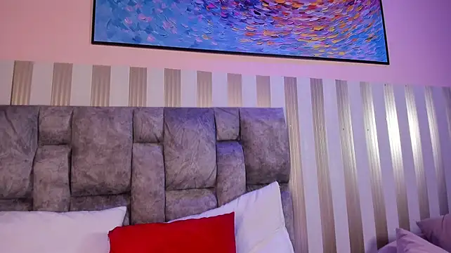 nina_glow live cam on StripChat