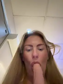 CharleighBaker live cam on StripChat