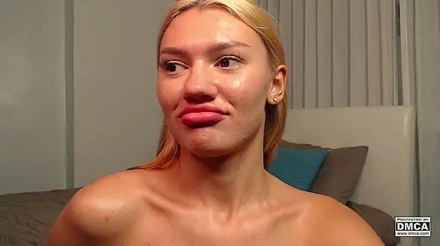 luna_paw live cam on StripChat