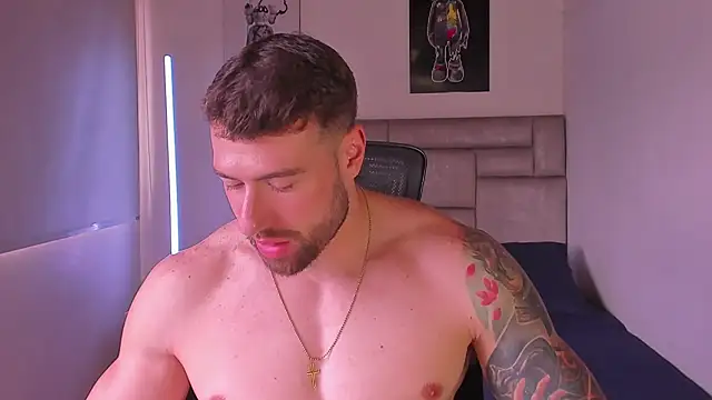 paul_rogerr live cam on StripChat