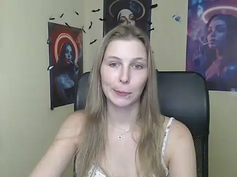 StrangerGi live cam on StripChat