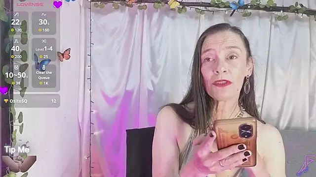 LeanaMaturee webcam